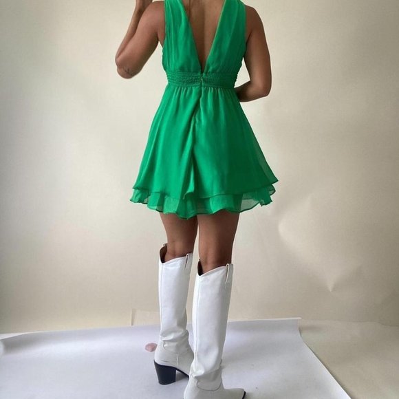 Mariah Plunging Neck Shirred Waist Sleeveless Dress (Kelly Green) - Picture 8 of 8